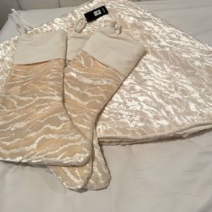 Z Gallerie Cachet Tree Skirt & Cachet Stockings (3)